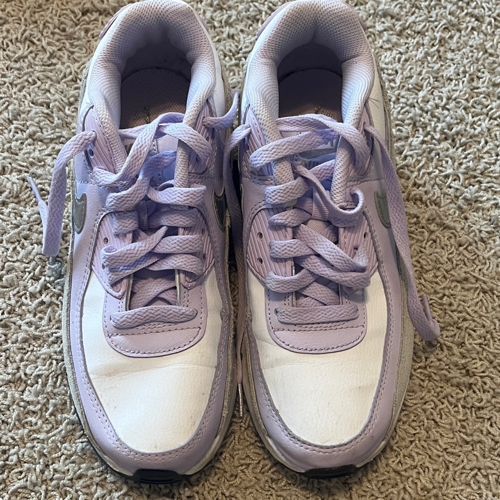 Nike Kids Sneakers in White and Lavender